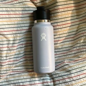 32 OZ Widemouth Hydroflask light blue/purple color